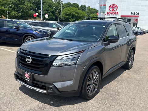 Used 2023 Nissan Pathfinder SL w/ SL Premium Package AWD/4WD image 5