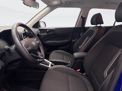 Used 2024 Hyundai Venue Limited FWD image 9