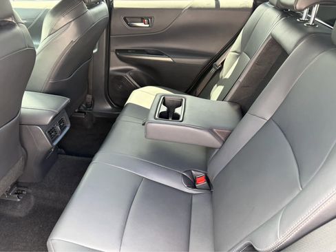 Used 2022 Toyota Venza XLE AWD/4WD image 27