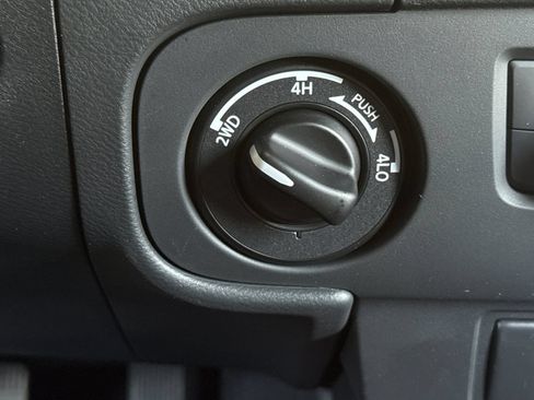 Used 2025 Nissan Frontier PRO-4X AWD/4WD image 30