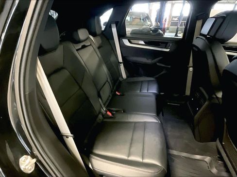 Used 2024 Porsche Cayenne image 17