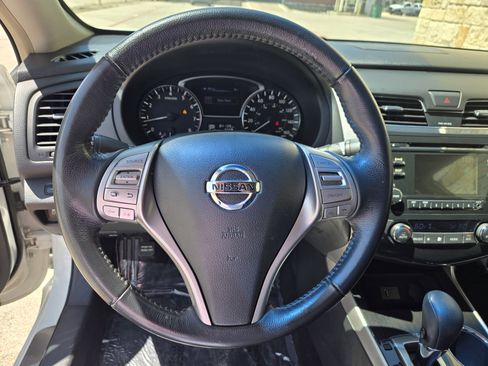 Used 2013 Nissan Altima 2.5 SV FWD image 12