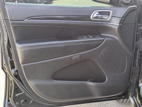 Used 2020 Jeep Grand Cherokee Limited w/ Luxury Group II image 11