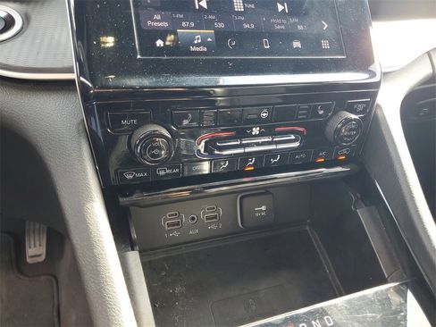 Used 2023 Jeep Grand Cherokee L Altitude image 24