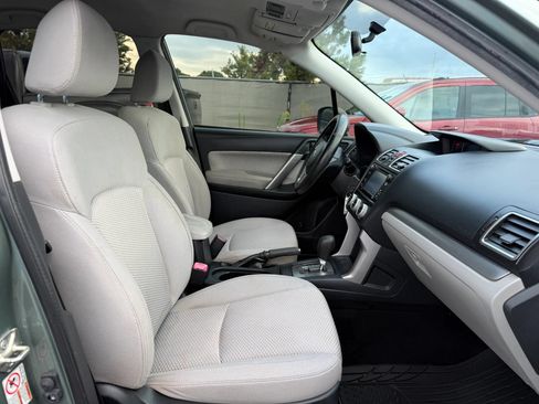Used 2017 Subaru Forester 2.5i AWD/4WD image 18