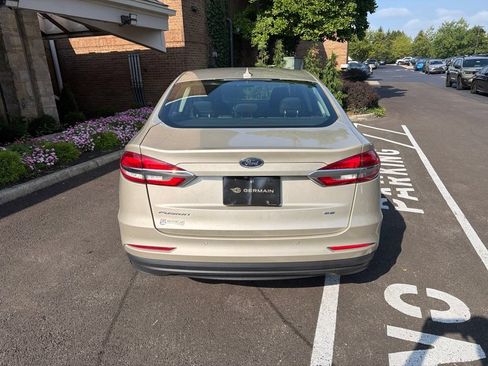 Used 2019 Ford Fusion SE FWD image 12