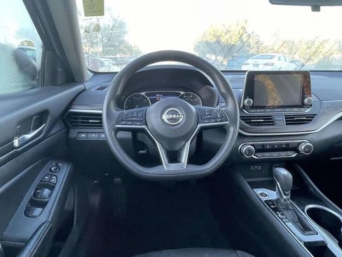 Used 2024 Nissan Altima 2.5 SV image 13