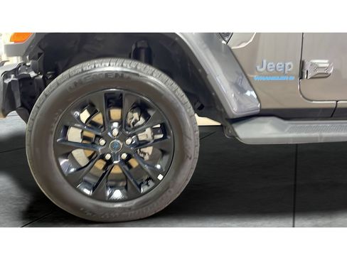 Used 2025 Jeep Wrangler Unlimited Sahara AWD/4WD image 20