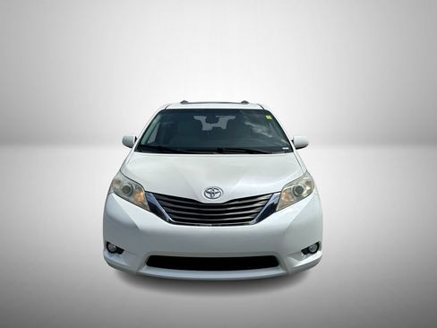Used 2017 Toyota Sienna XLE w/ XLE Navigation Package FWD image 7