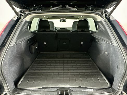 Used 2023 Volvo XC40 B4 Ultimate FWD image 30
