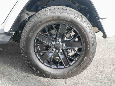 Used 2022 Jeep Wrangler Unlimited Sahara image 10