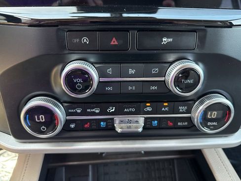 Used 2024 Ford Expedition Limited AWD/4WD image 17