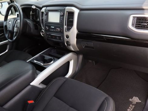 Used 2018 Nissan Titan SV w/ SV Convenience Package image 28