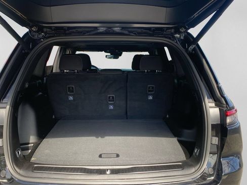 Used 2025 Jeep Grand Cherokee Laredo X w/ Luxury Tech Group I RWD image 31