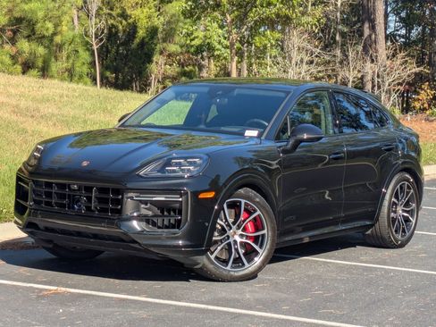 Certified 2025 Porsche Cayenne GTS image 1