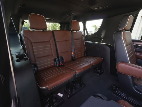 Used 2023 GMC Yukon XL Denali Ultimate AWD/4WD image 44