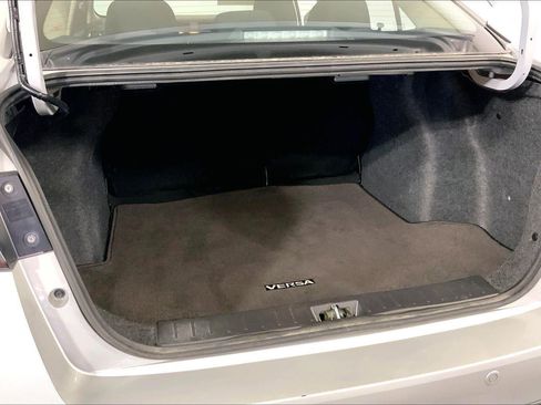 Used 2025 Nissan Versa SV image 4