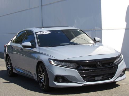 Used 2021 Honda Accord Touring image 2