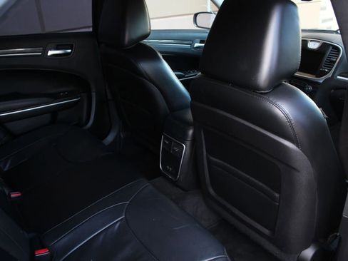 Used 2016 Chrysler 300 Limited w/ Driver Convenience Group image 40