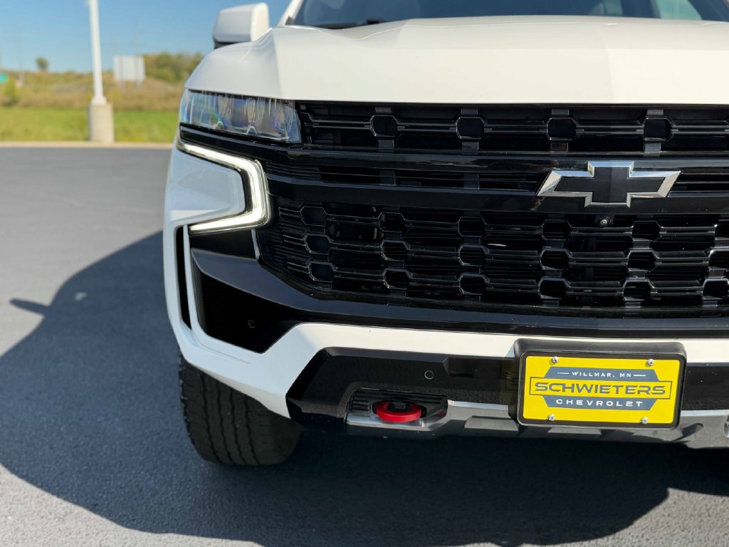 Used 2024 Chevrolet Suburban Z71 w/ Luxury Package AWD/4WD image 4