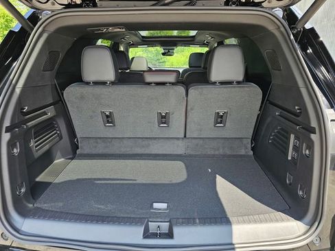New 2025 Chevrolet Traverse RS w/ LPO, Floor Liner Package image 8