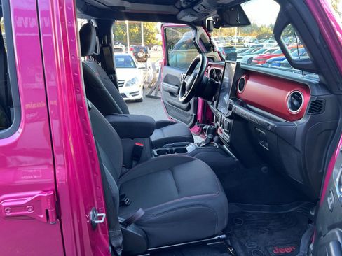 Used 2021 Jeep Wrangler Unlimited Rubicon w/ Xtreme Recon 35" Tire Package image 28