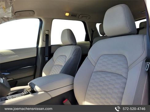 New 2025 Nissan Pathfinder SV image 28