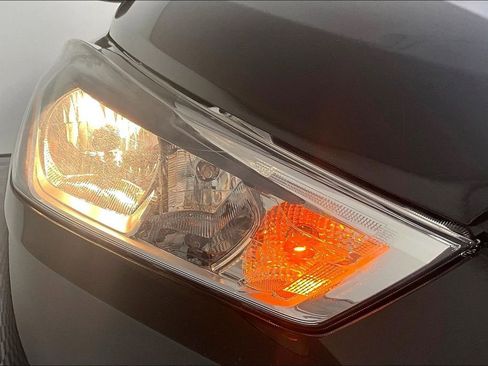 Used 2020 Nissan Kicks S FWD image 28