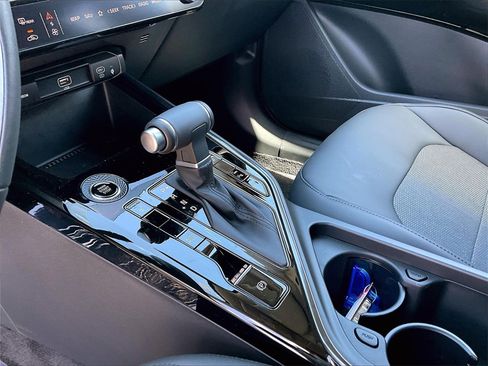 New 2025 Kia Niro EX image 14