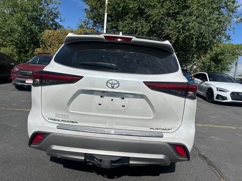Used 2022 Toyota Highlander Platinum FWD image 6