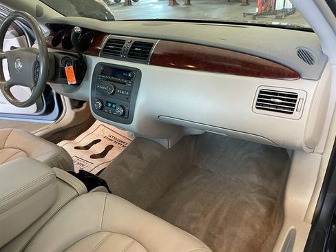Used 2009 Buick Lucerne CXL w/ Driver Confidence Package FWD image 19
