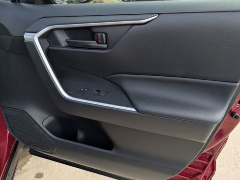 Certified 2025 Toyota RAV4 LE image 32