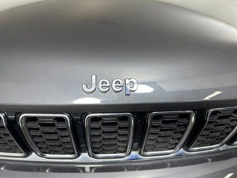 Used 2022 Jeep Grand Cherokee L Limited image 9
