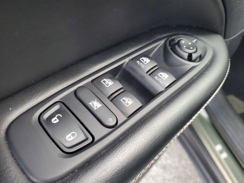 Used 2021 Jeep Compass Latitude w/ Driver Assistance Group image 11