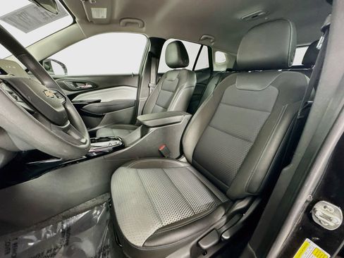 Used 2025 Chevrolet Trax LT FWD image 20
