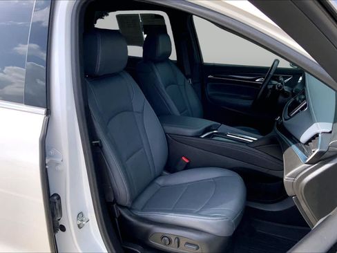 Used 2022 Buick Enclave Essence w/ Sport Touring Edition FWD image 9