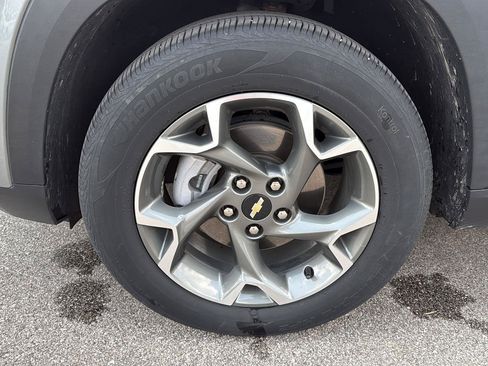 Used 2024 Chevrolet Trax LT w/ Sunroof Package FWD image 15