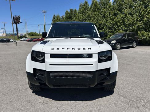 Used 2024 Land Rover Defender 110 X-Dynamic SE image 8