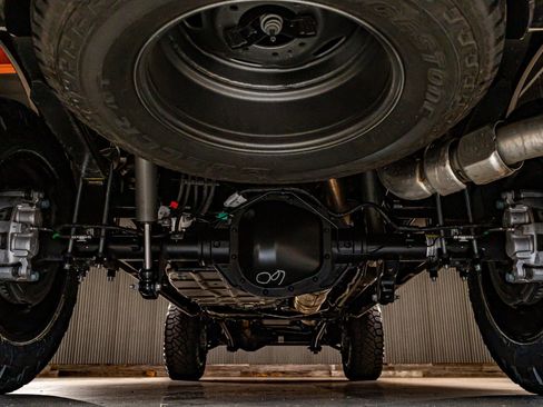 Used 2025 Ford F250 Platinum w/ FX4 Off-Road Package image 15