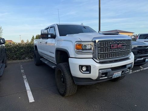 Used 2018 GMC Sierra 3500 Denali w/ Duramax Plus Package AWD/4WD image 2