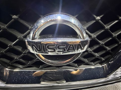 Used 2010 Nissan Frontier SE image 23