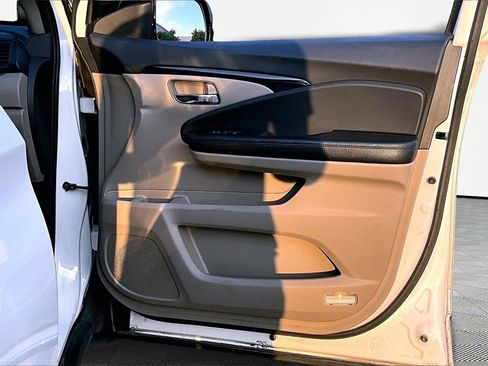 Used 2016 Honda Pilot Touring image 24