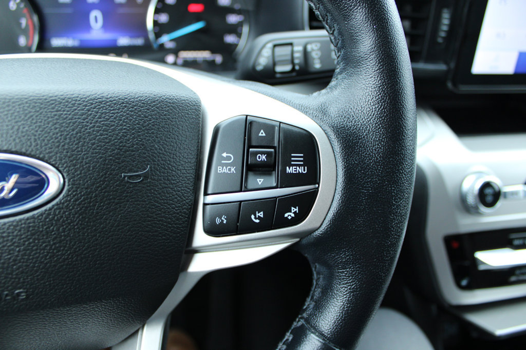 Used 2022 Ford Explorer XLT w/ Equipment Group 202A AWD/4WD image 39
