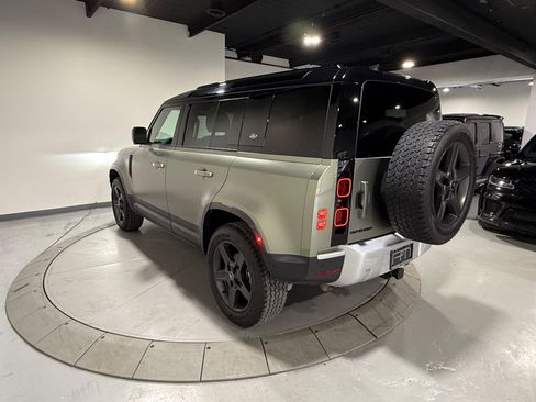 Used 2022 Land Rover Defender 110 S image 13