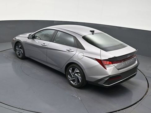 Used 2025 Hyundai Elantra Sport image 15