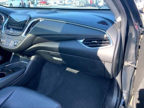 Used 2018 Chevrolet Malibu Premier w/ Premier Sun and Wheel Package image 19