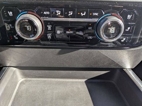 Used 2024 Chevrolet Silverado 2500 LTZ w/ LTZ Convenience Package image 18