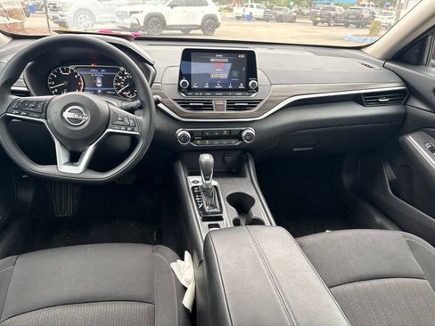 Used 2025 Nissan Altima 2.5 SV AWD/4WD image 10