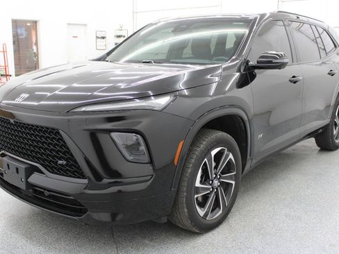 Used 2025 Buick Enclave Sport Touring image 3