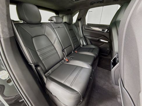 Used 2023 Porsche Cayenne Turbo image 31